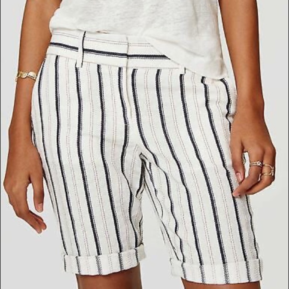 🆕 LOFT Navy Striped Shorts 🐟